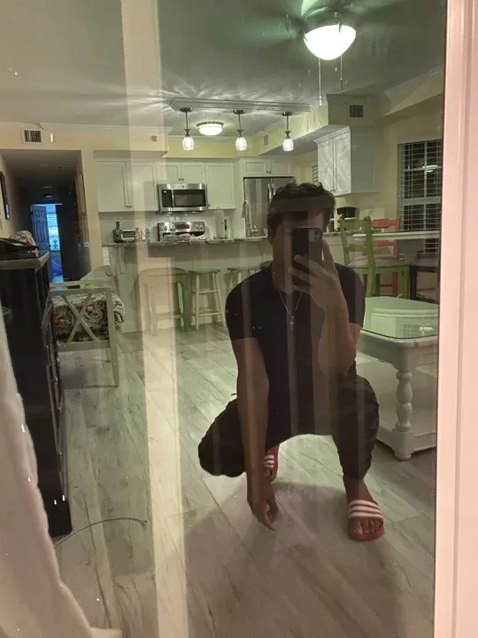 German with the username @tupapi95 is a German OnlyFans model.