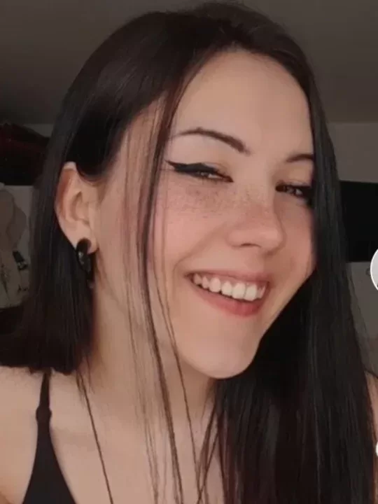 Julia with the username @jujuchains is a German OnlyFans model.