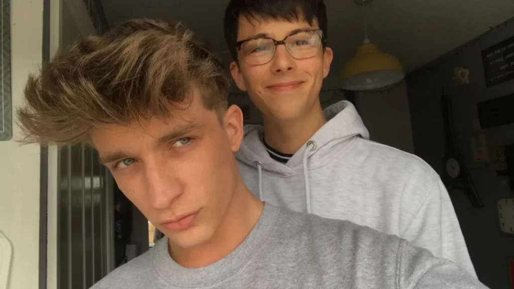 BoysNext_Doorr_FREE with the username @boysnext_doorr_free is a German OnlyFans model.