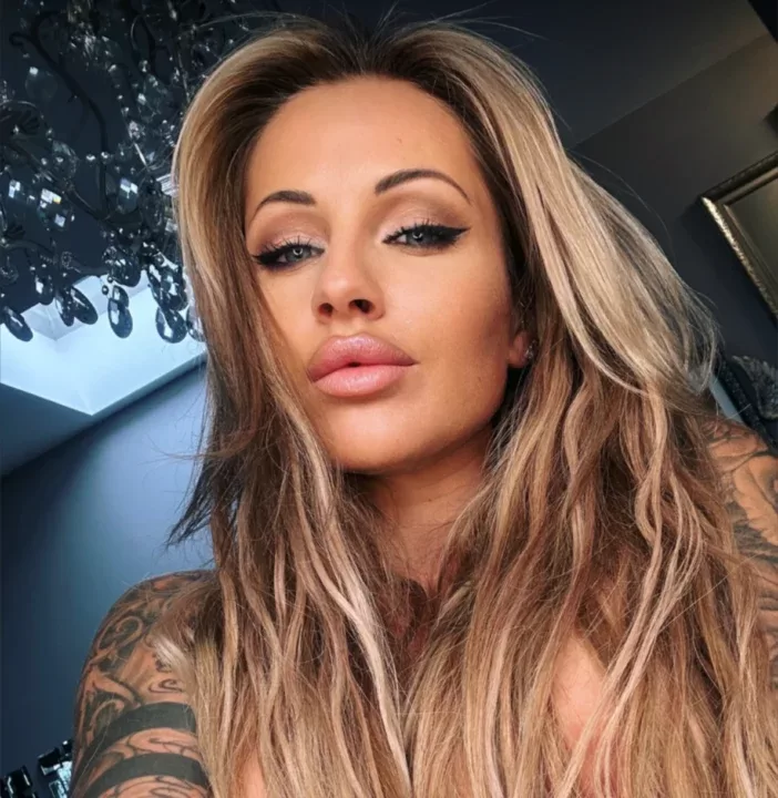 Julia Jasmin with the username @followjuliajasmin is a German OnlyFans model.