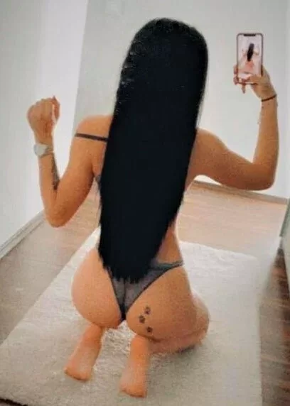 Blanca Rose with the username @takeyourmindss is a German OnlyFans model.