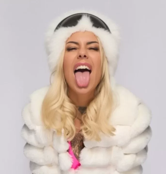 DESIREE HANSEN with the username @miss.sugar.offiziell is a German OnlyFans model.