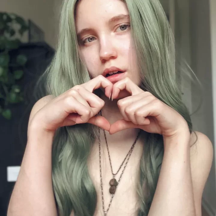 MioMio with the username @miomio.uwu is a German OnlyFans model.