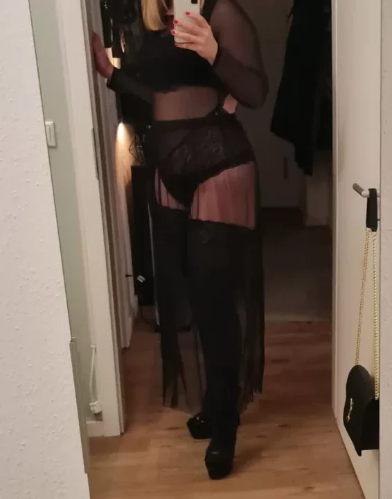 Lena Hamburg Germany with the username @lenahh30 is a German OnlyFans model.