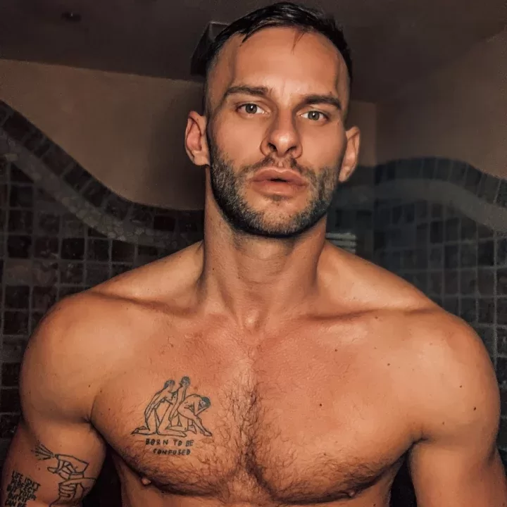 _Rob_ with the username @rob_berlin is a German OnlyFans model.